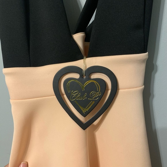 Never worn, low v-neck super cute dress - Picture 3 of 6